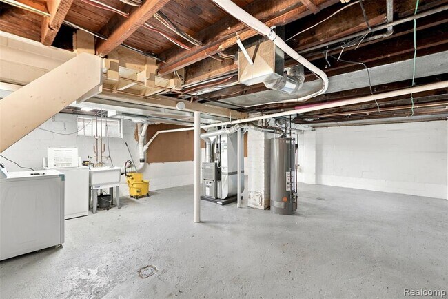 Building Photo - 329 Sonoma Ave