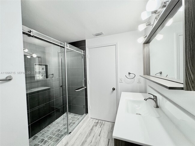 Building Photo - 1861 Salerno Cir