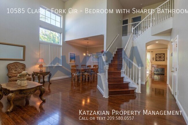 Building Photo - Bedroom with Shared Bathroom & Garage Space