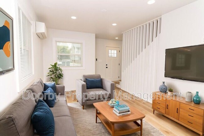 Building Photo - 1808 E 13th St