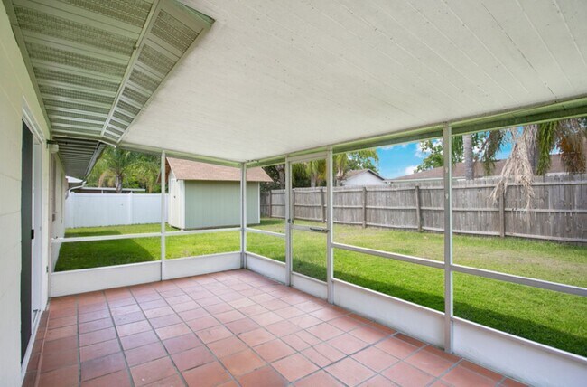 Building Photo - 137 Peppertree Dr