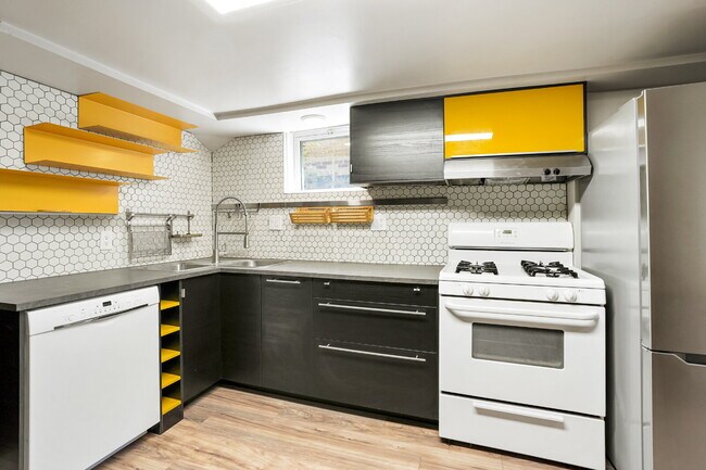 Building Photo - Charming 1 Bedroom  Retreat in the Heart of Denver