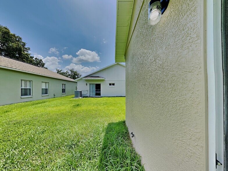 Building Photo - 10193 Oak Crest Rd