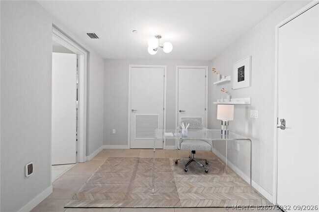 Building Photo - 401 N Birch Rd
