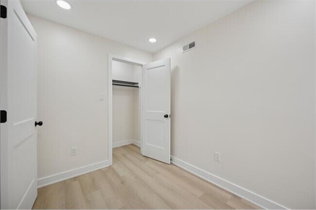 Building Photo - 1819 Judson St