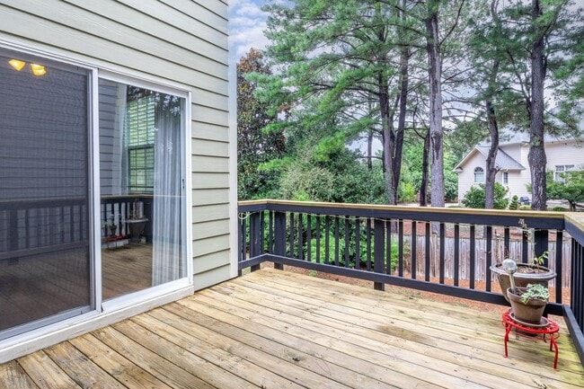 Building Photo - 4 Bedroom Heritage Townhome