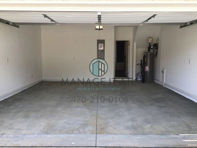Building Photo - Elegant 3 Bedroom Townhome in a gated comm...