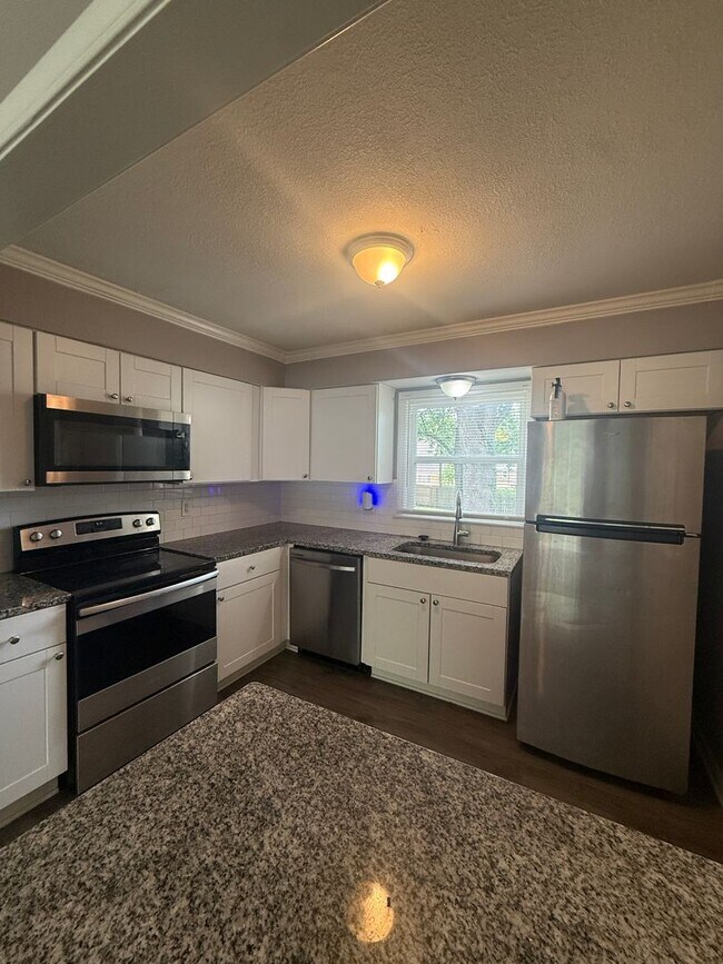 Building Photo - Charming 2-Bedroom, 1-Bath Home in Raytown, MO – Modern Finishes & Spacious Yard!