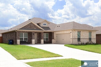 Building Photo - 2112 Nutmeg Wy