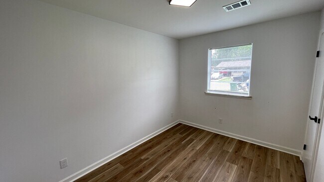 Building Photo - 1033 Healy St