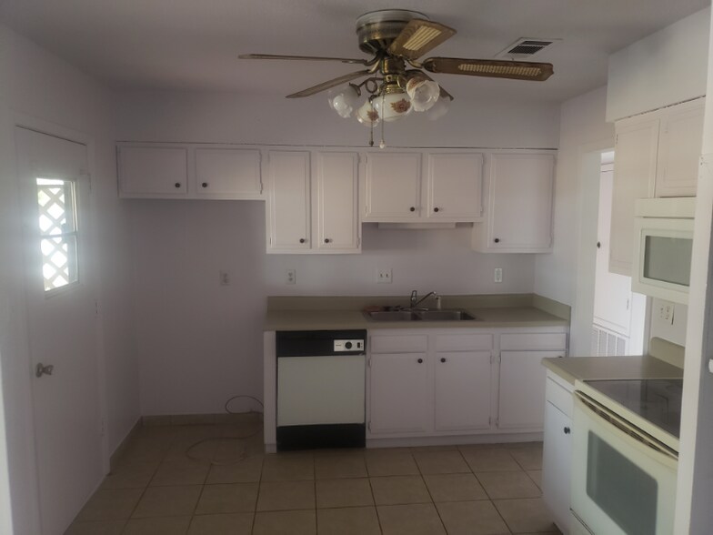 Building Photo - 21 11th St