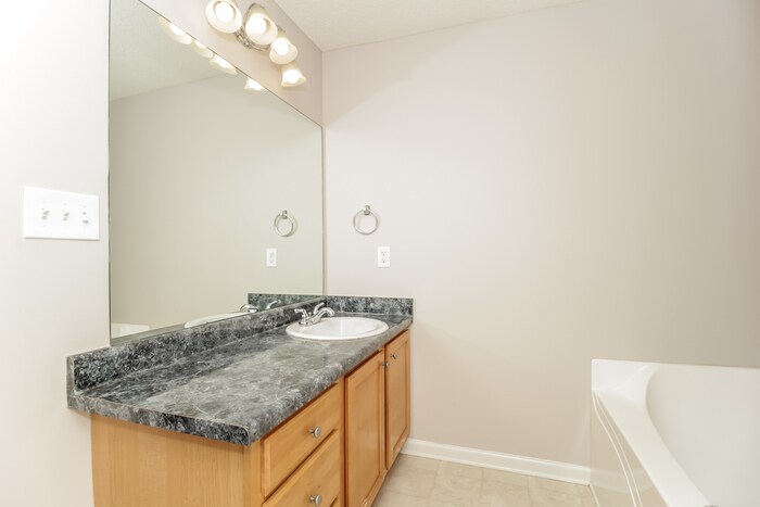 Building Photo - 4880 W Park Cir