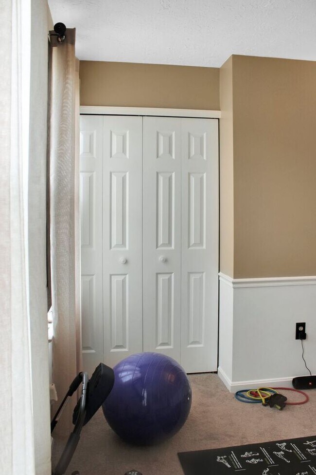 Building Photo - Charming 3-Bedroom, 2.5 Bath SFH with Fron...