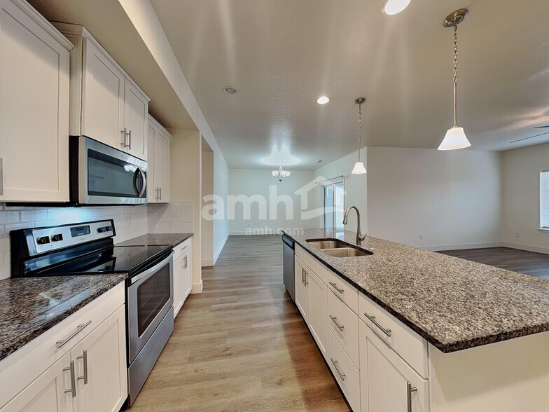 Building Photo - 302 E Sicily Dr