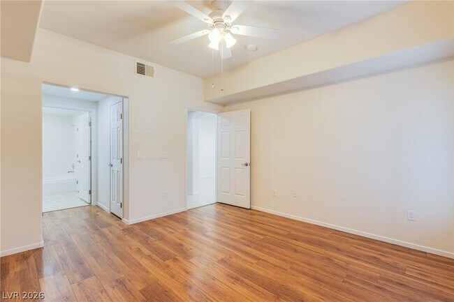 Building Photo - 300 Pine Haven St