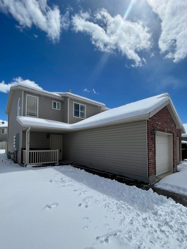 Building Photo - 652 W 800 N