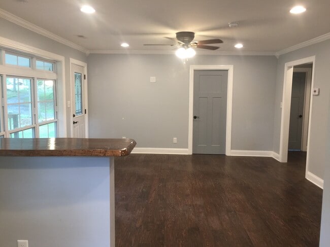 Building Photo - 5018 Holly Dr