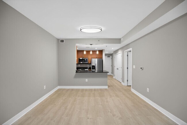 Building Photo - One Bed One Bath Condo in Tenleytown