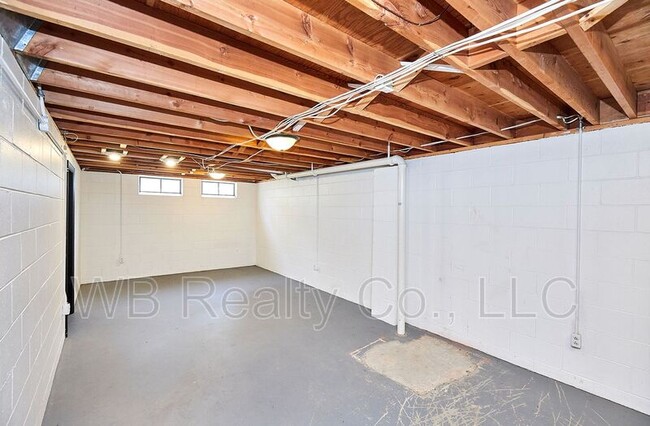 Building Photo - 601 34th St