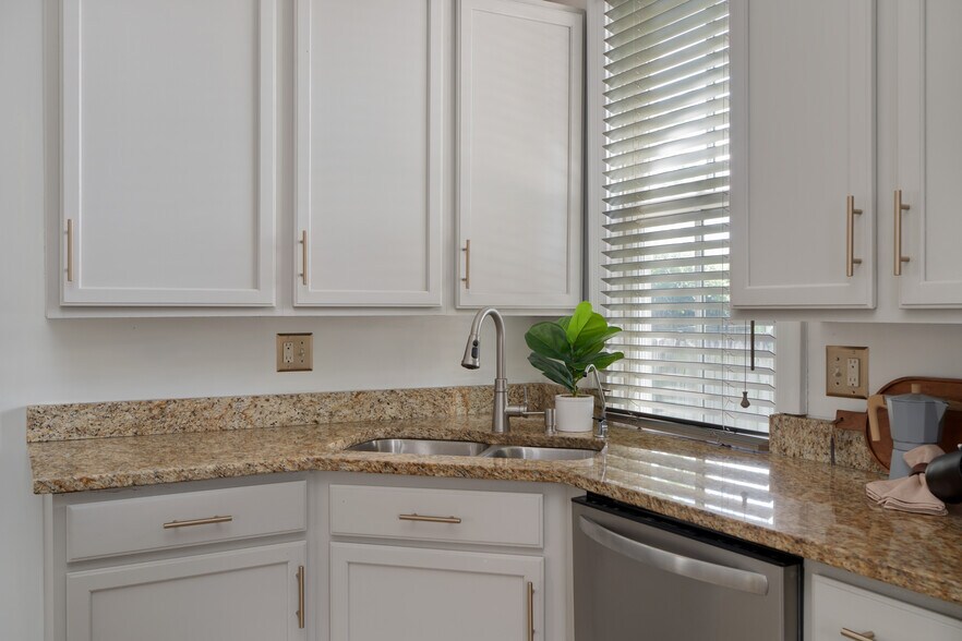 Kitchen - 251 Detroit Ave