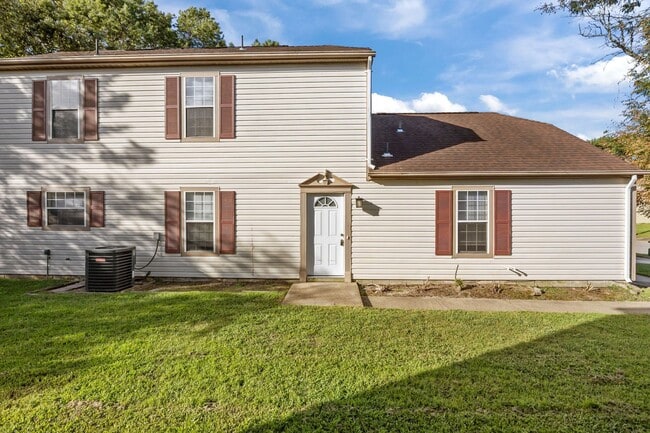 Building Photo - Just Renovated & Ready for You!
