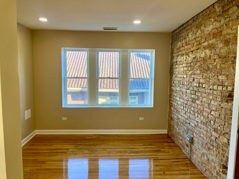 Primary Photo - 3013 -3015 W. 55Th St.