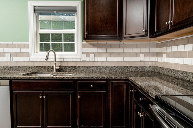 Building Photo - 1202 Skipjack Ct