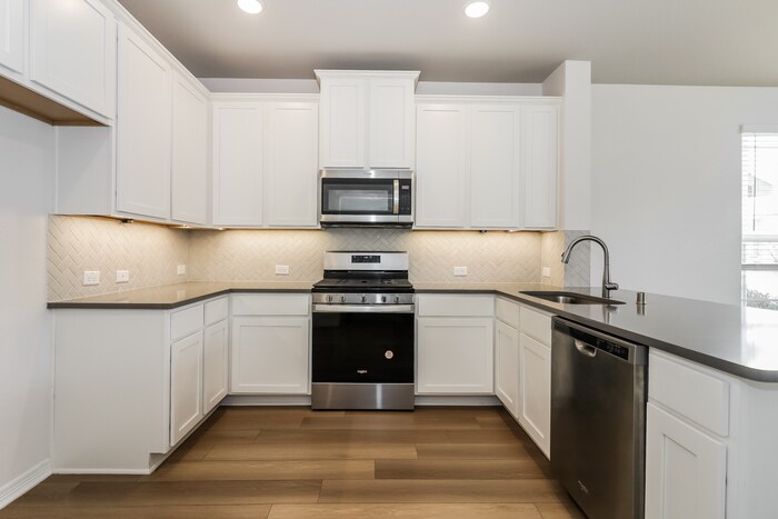 Building Photo - 2850 Scanlan Mdw