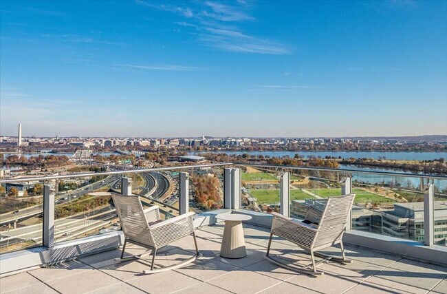 Building Photo - 400 Army Navy Dr