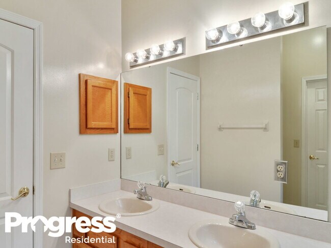 Building Photo - 12440 Weyburn Ct