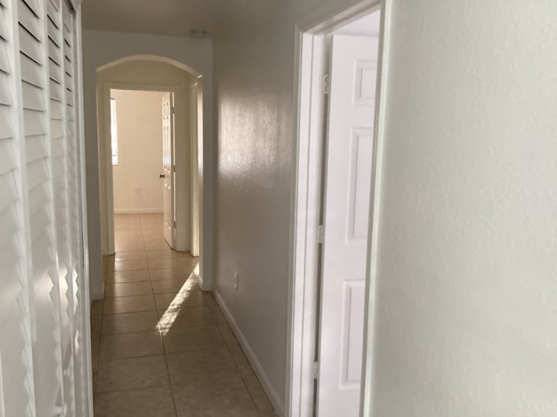 Building Photo - 2736 SE 15th Rd