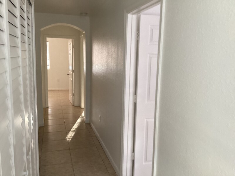 Building Photo - 2736 SE 15th Rd