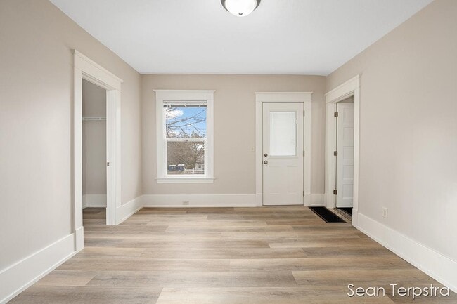 Building Photo - 951 Fulton St W