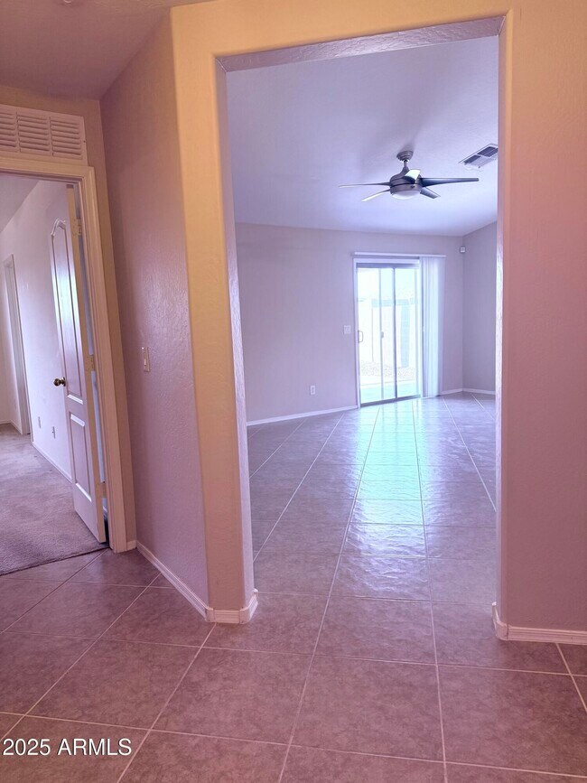 Building Photo - 320 Phantom Dr