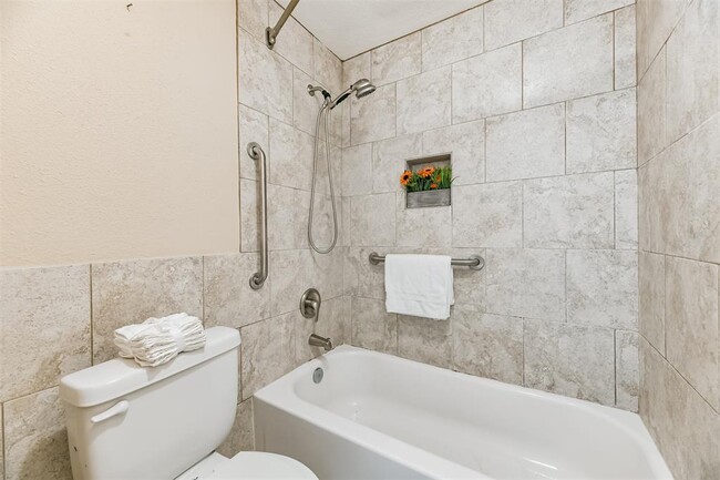 Building Photo - 2255 Braeswood Park Dr