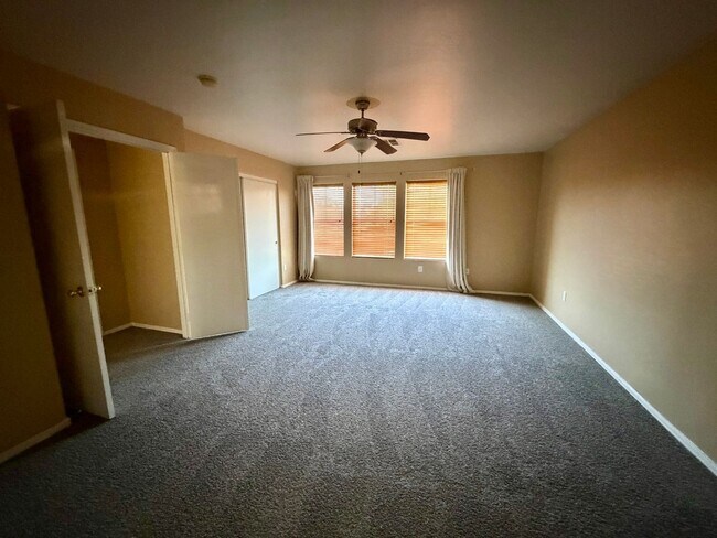 Building Photo - spacious 4-bedroom, 3-bathroom house is perfect for those looking for a comfortable and convenien...