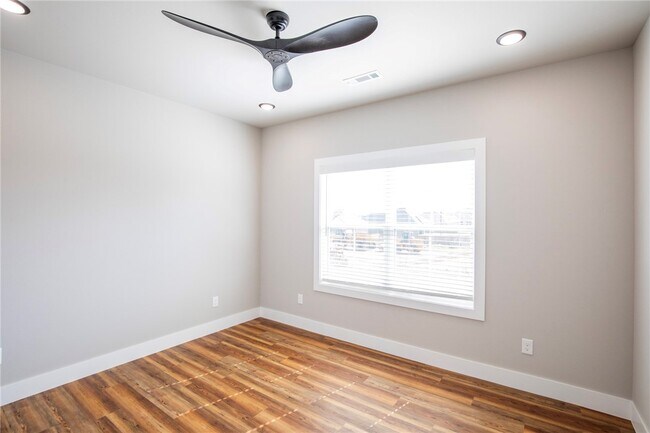 Building Photo - 945 Seaborn Wy