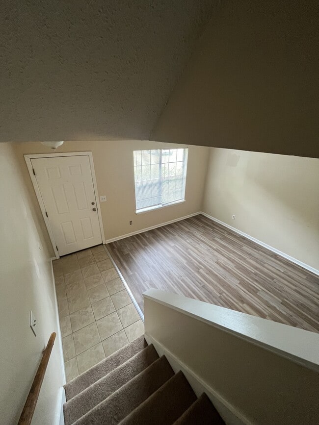 Building Photo - 111 Timber Ln