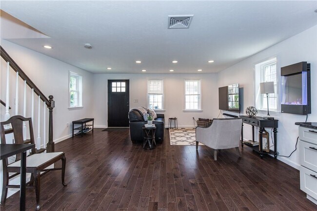 Building Photo - ****Providence – Eastside/Fox Point Single Family - $2,550****