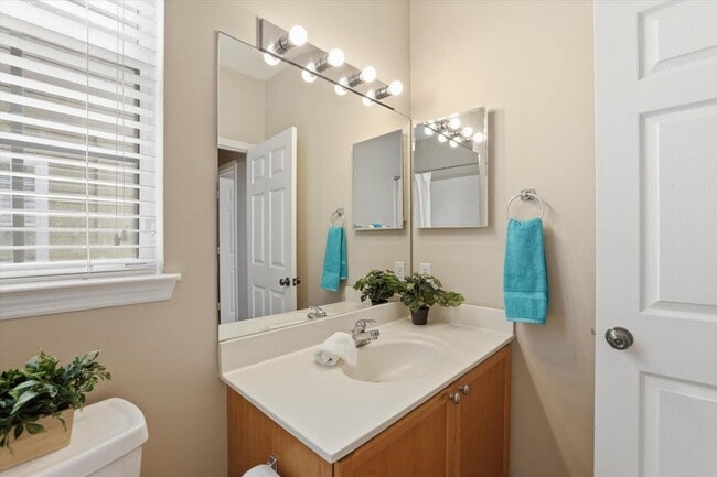 Building Photo - 3253 Stanhope Dr