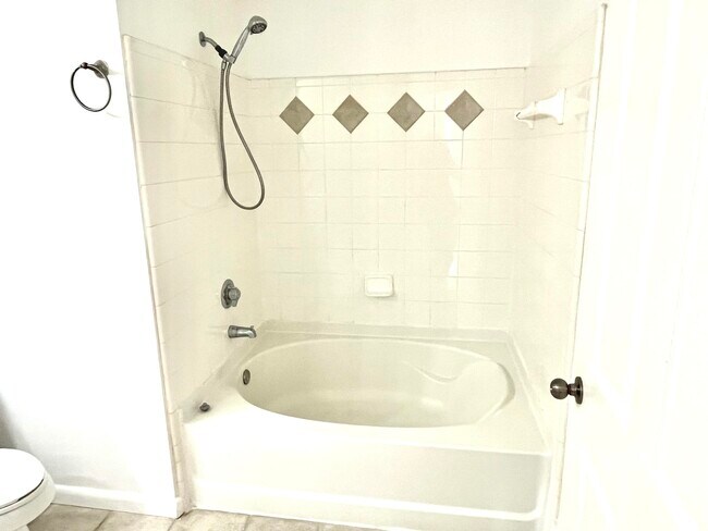 Building Photo - 9833 Baywinds Blvd