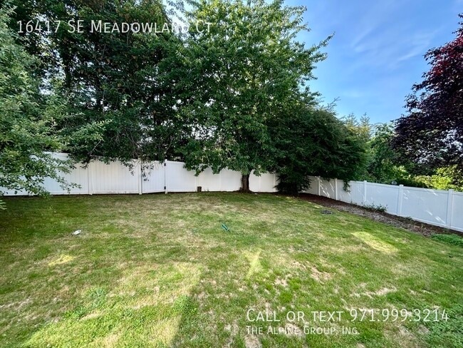 Building Photo - 16417 SE Meadowland Ct