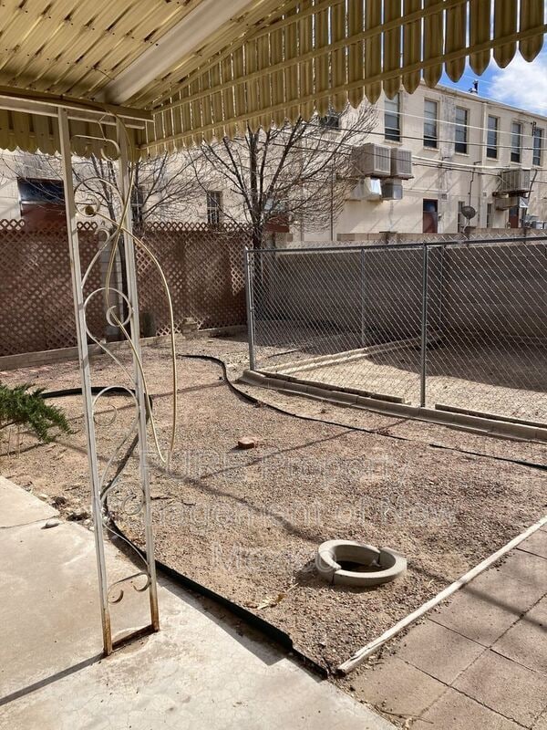 Building Photo - 712 Cagua Dr NE