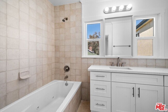 Building Photo - 38 20th Ave