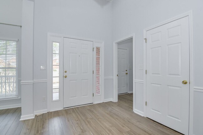 Building Photo - 4 Bedroom 2 Bath in Evans