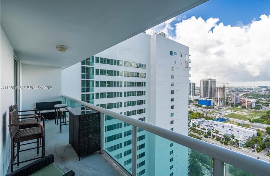 Building Photo - 1800 N Bayshore Dr