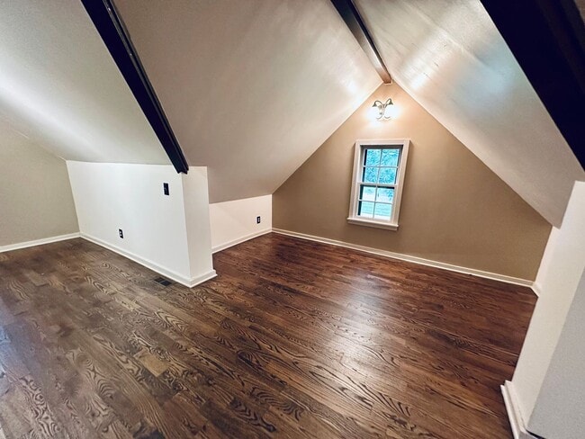 Building Photo - {8100} Picture Perfect Leawood Cottage + C...