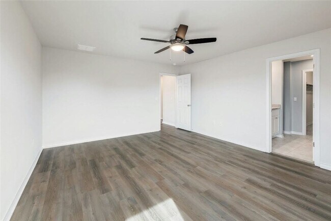 Building Photo - 15801 Crissom Ln