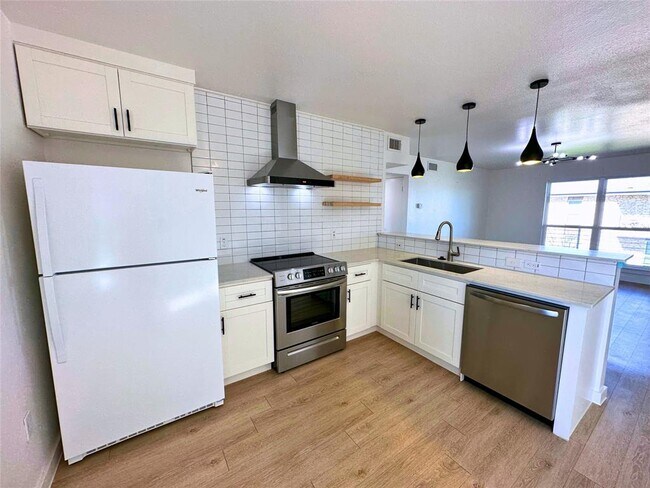 Building Photo - 8603 Putnam Dr