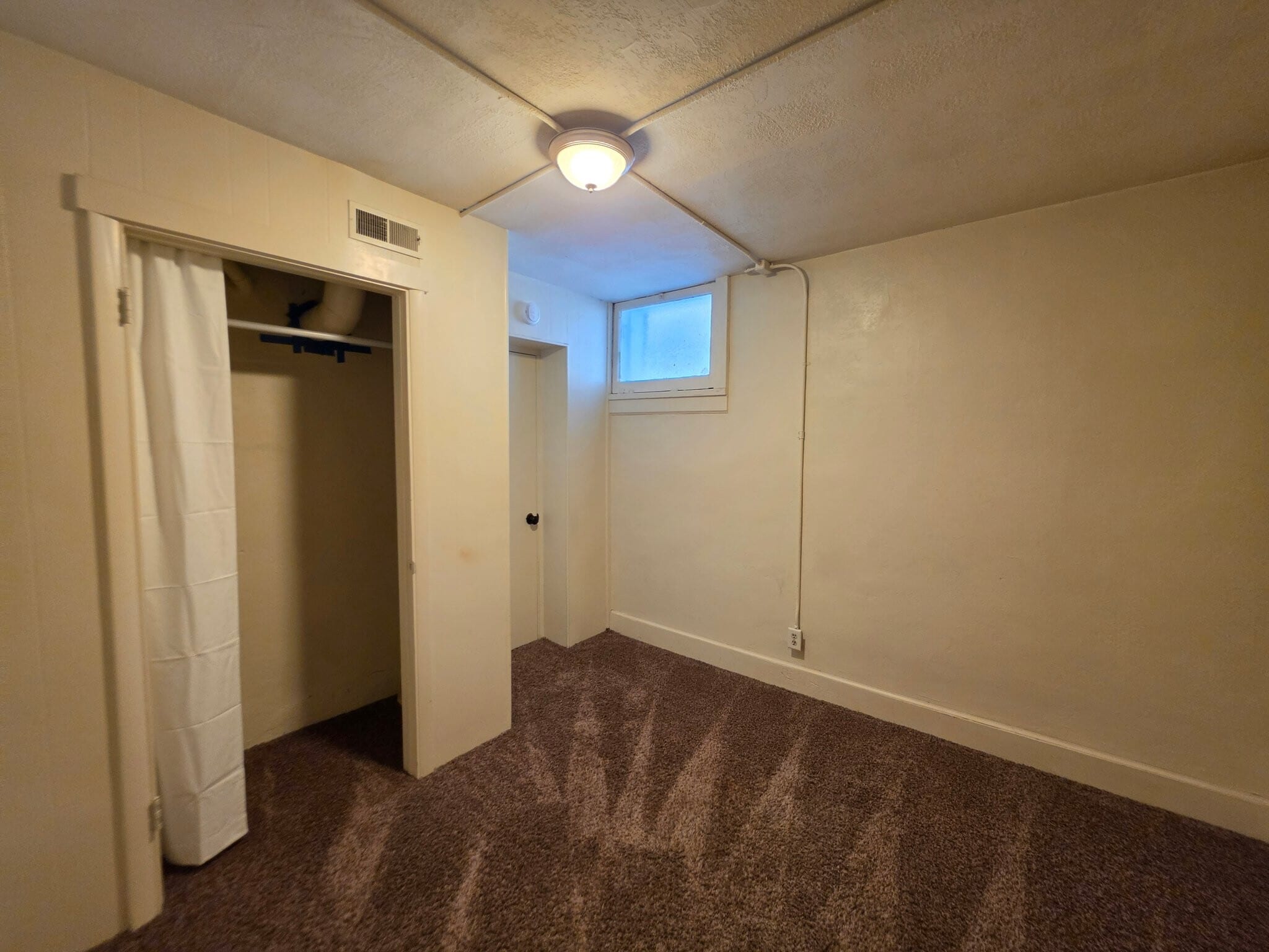Building Photo - 561 E 100 S